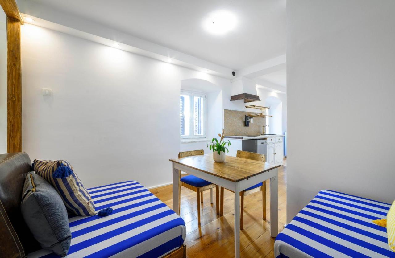 On The Rock Apartments Šibenik Esterno foto